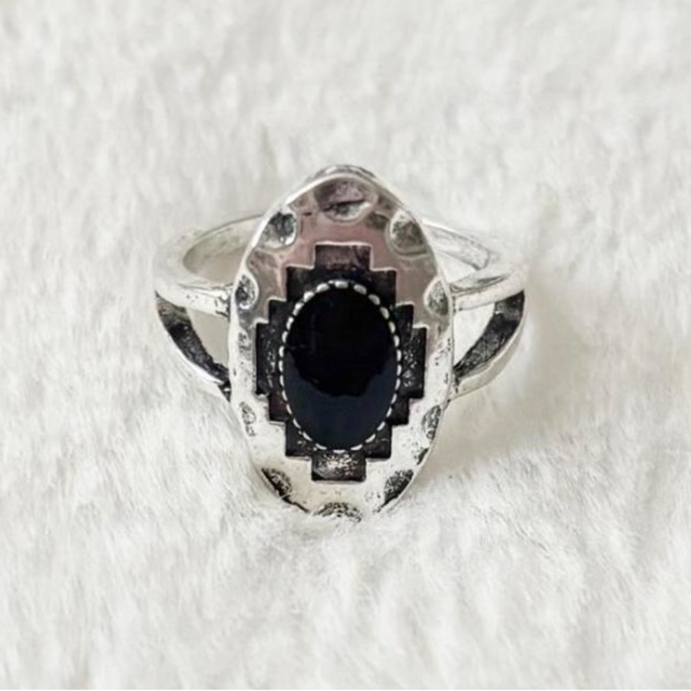 5/$15 🩷 MUST BUNDLE Black Stone Silver Ring